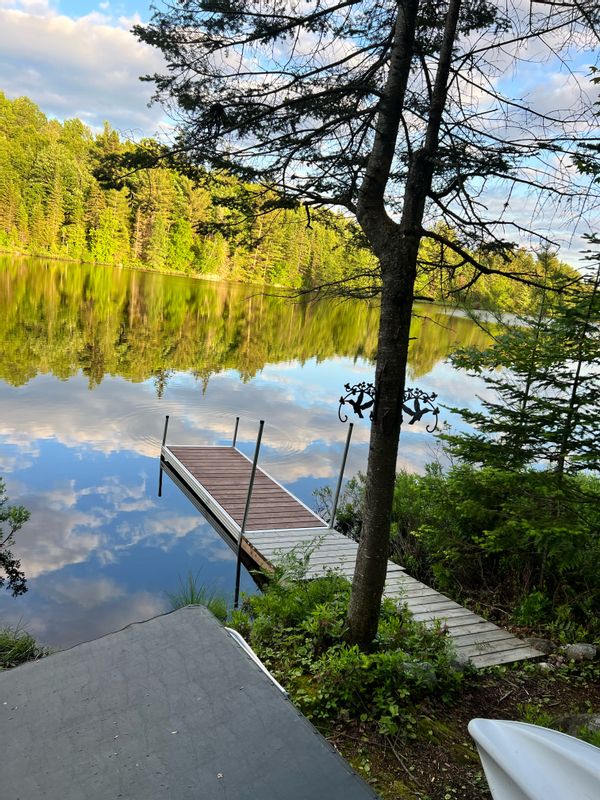 Chalet bois rond au bord du lac paisible, sans moteur, à 1h30 de Québec.