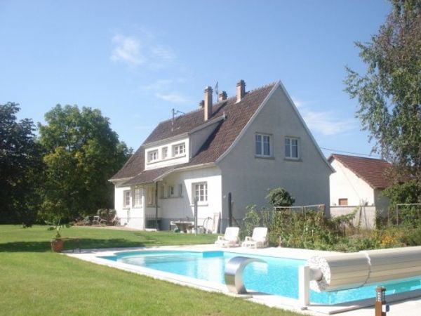 Maison, piscine et tennis proche de Strasbourg/Big house with swimming-pool in Alsace