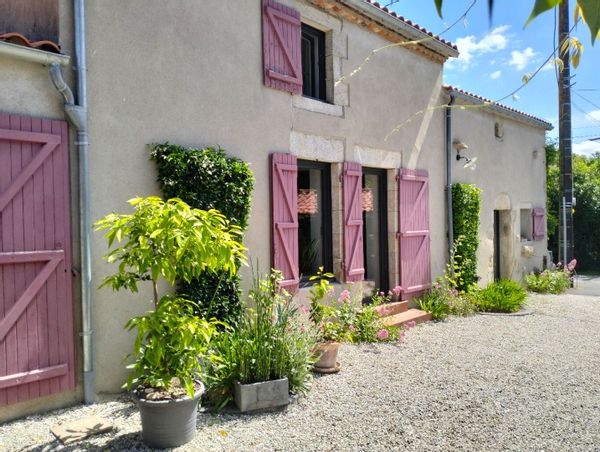 Une belle maison dans la campagne vendéenne.