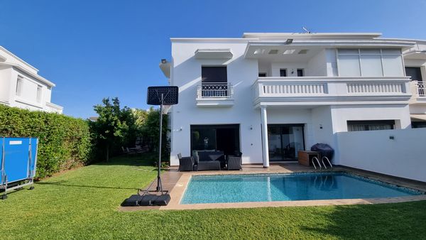 Belle villa haut standing en plein golf aux portes de Casablanca en bordure de forêt
