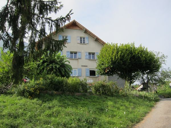 Belle et grande maison à la montagne