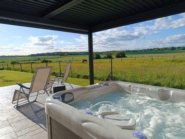 Détente à la campagne, jacuzzi, calme et vue dégagée
