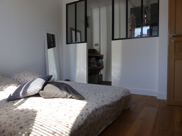 Chambre avec salle de bain dans la maison de Justine & Franck