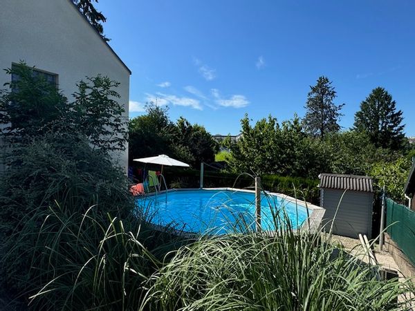 Besançon, cité UNESCO : maison avec piscine au coeur des jardins