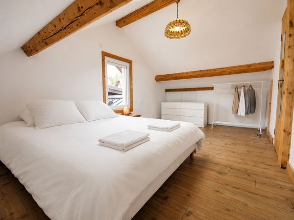 Charmant duplex, proche centre, remontées, forêt et montagne.
