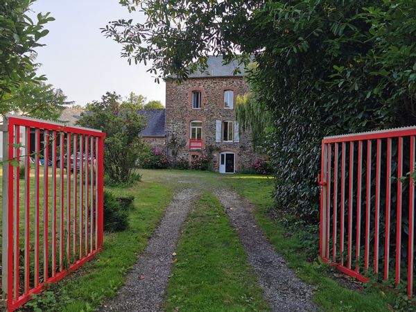 Jardins en broceliande, yoga en pleine nature préservée  DISPONIBLE AOUT 2024
