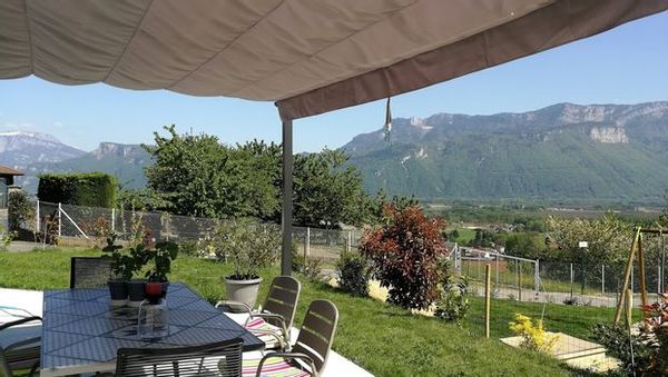 Maison dans les Alpes avec une vue magnifique  sur la Chartreuse et  le Vercors  proche de Grenoble