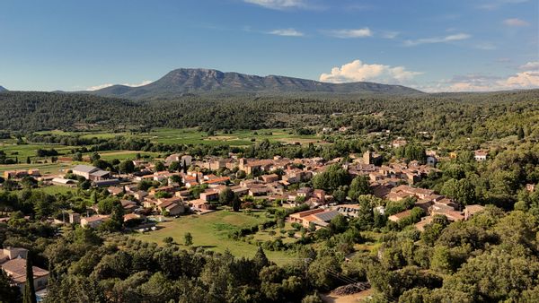 Une maison de village au cœur de la Provence Dans le premier village bio de France