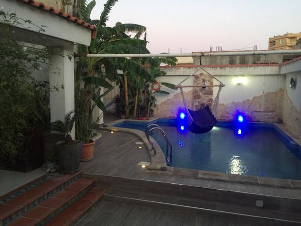 La maison de Ismet Vu sur le jardin et piscine
