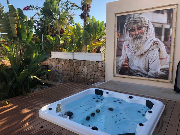 Maison avec jacuzzi, vue mer du rooftop et plage accessible à pied