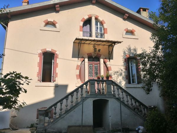 Une maison d'antan, son jardin et petits animaux, à 2 pas du centre historique médiéval...