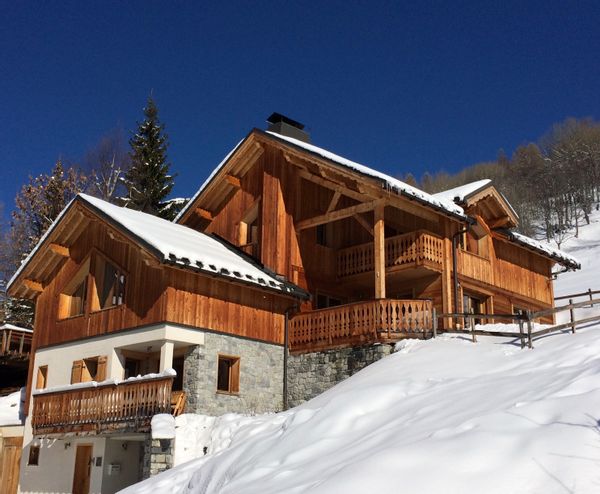 Valloire, au calme , belle vue , sauna, bain à remous , idéal cyclistes, randonneurs et skieurs.