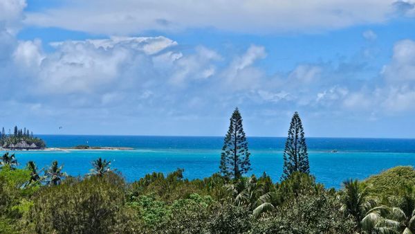 Appartement 4 chambres, en retrait à pied face à la plage de l'Anse Vata, noumea, nouvelle caledonie
