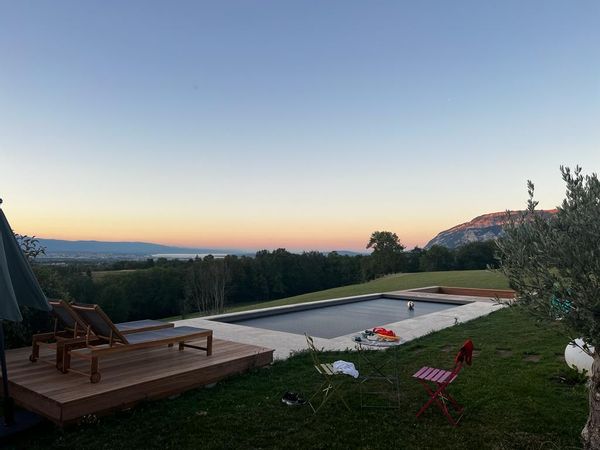 Maison entre lacs et montagnes - piscine chauffée.