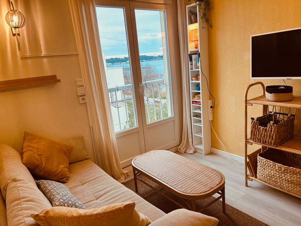 Dans résidence rénovée, studio rénové cosy, 3 couchages, au 2ème ét. sans asc., vue étang de Thau !