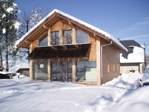 Maison familiale écologique entre lac et montagne