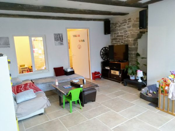 Maison de pierre proche de Besançon, franche comté.