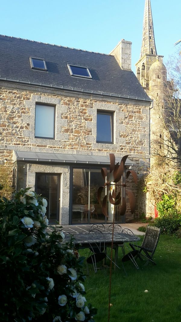 Petit Presbytère dans un tranquille village breton proche de la Côte de Granite Rose