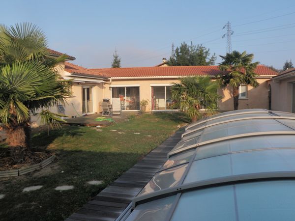 Maison familiale avec piscine aux portes du parc du Pilat, chez Amandine et Pascal