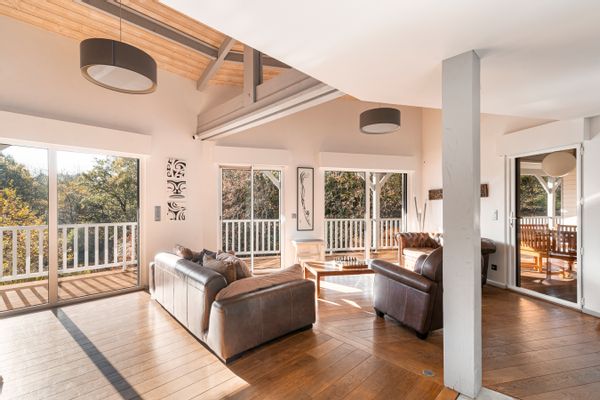 Belle maison dans un écrin de verdure. Parfaite pour décompresser