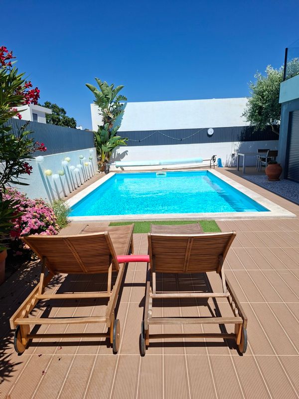 Villa neuve avec grande piscine au sud de Lisbonne. CF ENGLISH