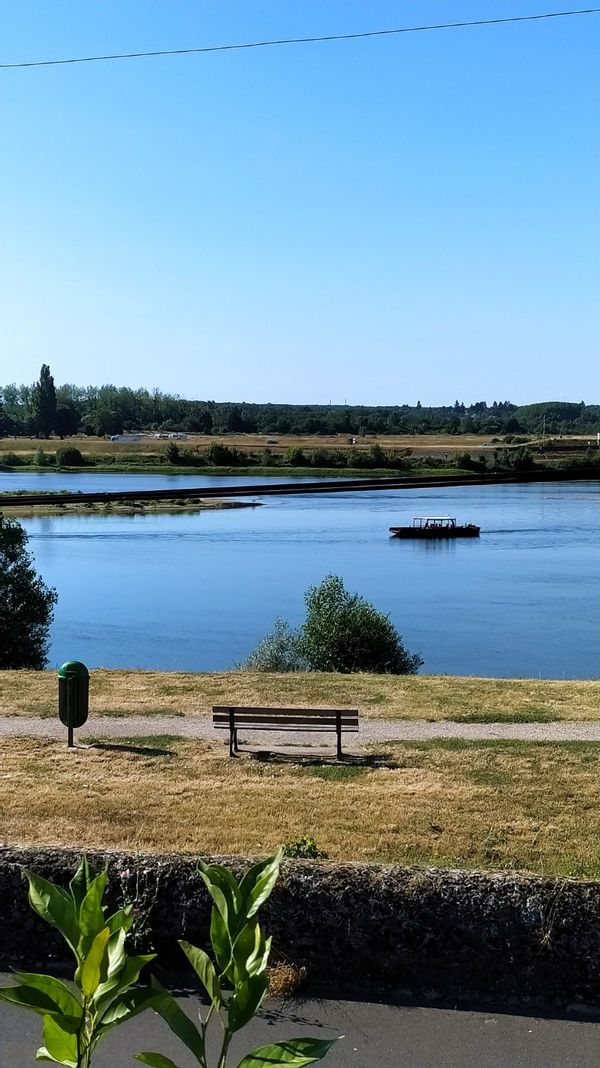 Logement indépendant de 2 pièces avec belle vue sur la Loire et les jardins