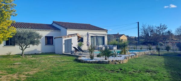 Maison moderne avec piscine