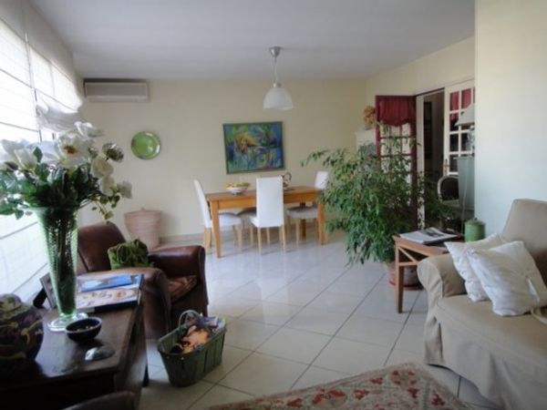 appartement pour 2 pers, hyper centre, calme, parking  privé sur place , terrasses , climatisation