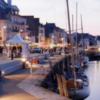 Mon studio "tout à pied" au coeur des commerces, 400m de la plage, 250m de la gare.