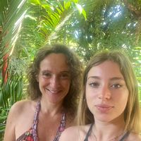 Maison écologique en bois dans un jardin d’oliviers
