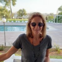 Rez de villa et grandes terrasses avec vue sur mer