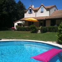 Superbe maison dans  petit parc ombragé avec petite piscine privée