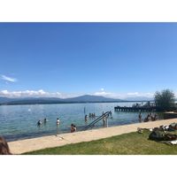 Suisse é aqui Casa confortável, jardim, de frente à estação de Gland, 20 min de Genève.