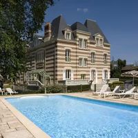 Appartement moderne et tout confort, au cœur du centre ville de Cabourg, à deux pas de la mer.