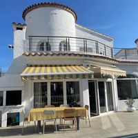 La maison de Nathalie au bord de l'eau avec ponton privé secteur privilegié sur la costa brava