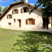 Maison de famille au pied de la montagne