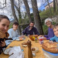 Au coeur d'un village espagnol, jolie petite maison avec jardin