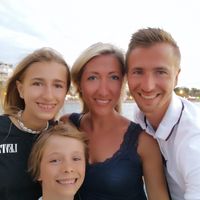 La maison de Geoffrey, Mélanie et leurs 3 enfants Ema, Léo et Ana