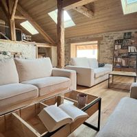 Une ancienne ferme entièrement rénovée avec le charme de l'ancien et le confort moderne.