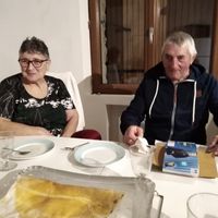 La chambre privée de Mireille et Michel est située à 3mn de Lourmarin (plus beau village de France)