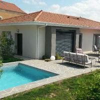 MAISON AVEC PISCINE DANS UNE TRES BELLE REGION DE FRANCE.