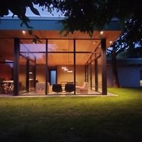 Maison sous les arbres