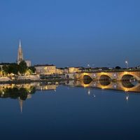 Belle et grande maison de ville située en cœur historique et au cœur des grands vignobles bordelais.