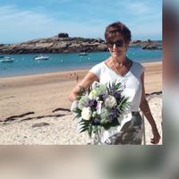 Un séjour cuisine , 2 chambres, 1 salle de bain, Wc séparé , une terrasse de 13  m2 et un jardinet.