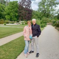 Une grande maison de campagne bourguignonne du 19ème  au calme, sans vis à vis avec piscine couverte