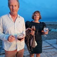 Plage à 25m à pied, appartement très grande terrasse, piscine, climatisation, mezzanine pour enfants