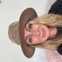 La maison de Kirsty teacher looking for an exchanges in school holiday’s only.