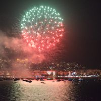 SUR LA PLAGE, vue à 180° sur la Baie de Rosas