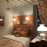 Une chambre d'une maison individuelle à proximité de monuments connus mondialement.