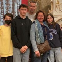 MAISON (8 à 15 PERONNES) FAMILIALE  AVEC GRAND JARDIN  DANS UN ECRIN DE VERDURE PROCHE DE BRUXELLES